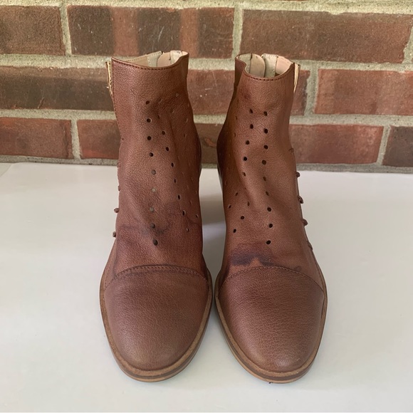 Journee Collection Womens Brown leather block heel Ankle Boots Shoes US 8 M - Picture 3 of 11